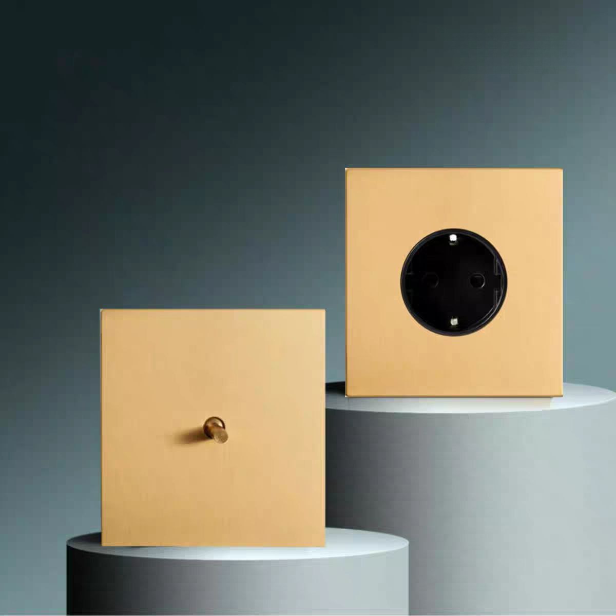 Розетка AUROCONN by Romatti