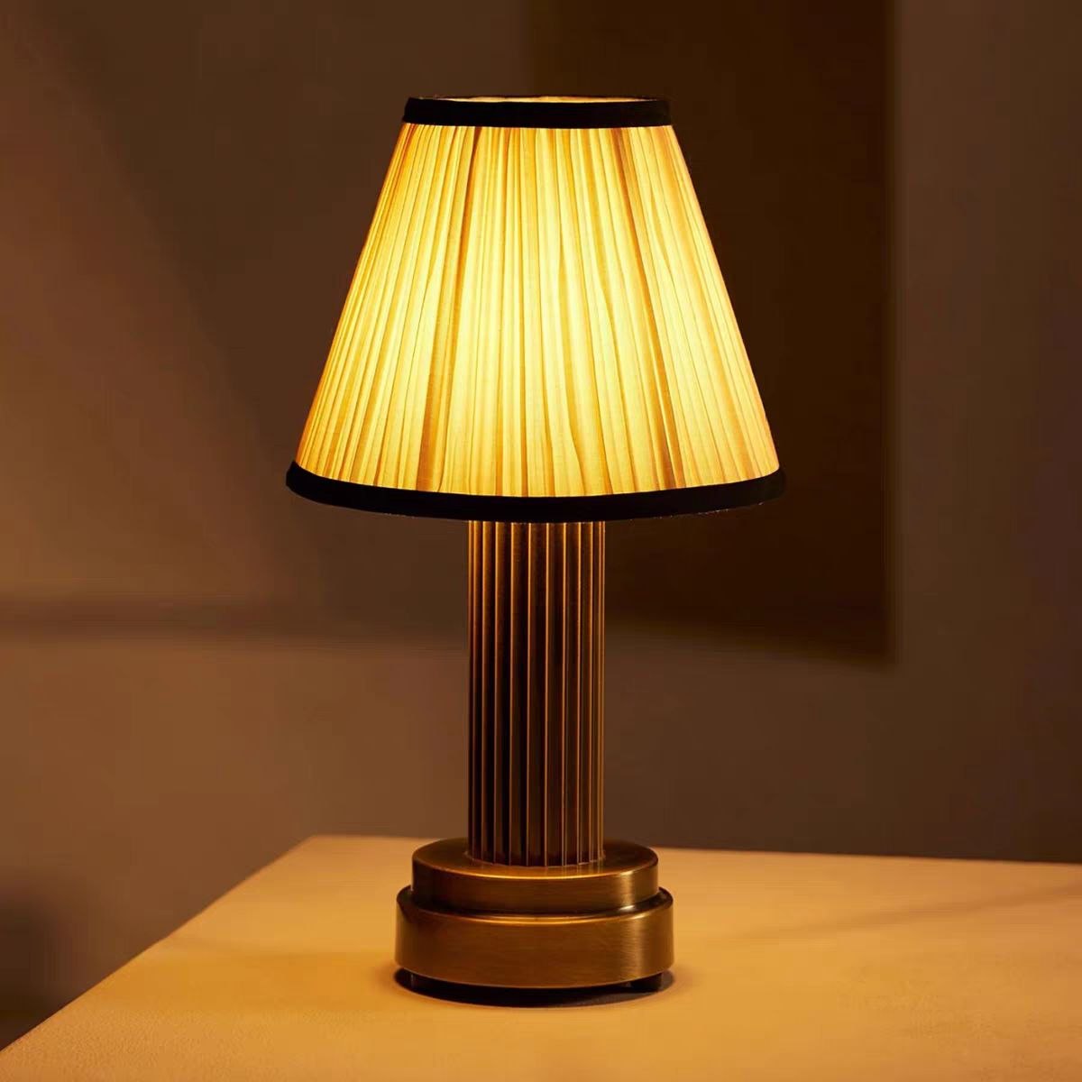 Настольная лампа EMILIAN by Romatti