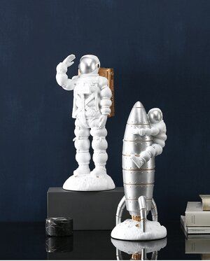 Дизайнерская статуэтка ASTRONAUT by Romatti