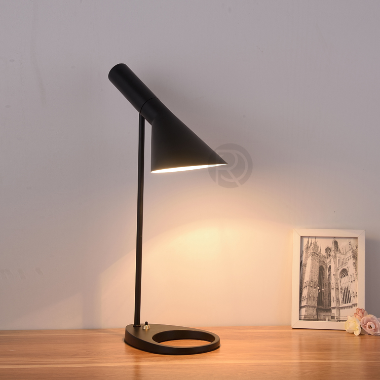 Дизайнерские настольные лампы премиум класса купить в Москве